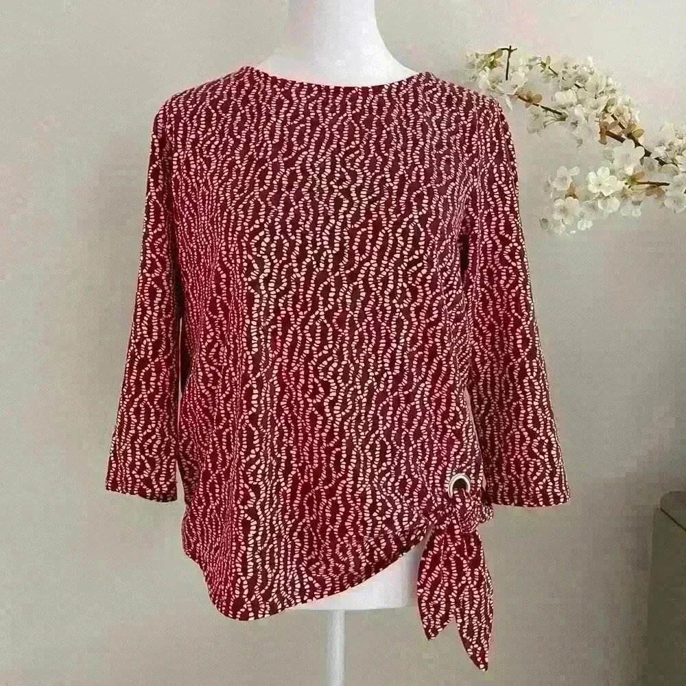 Belle Womens Size Small Top Red Crew Neck Bow Tie Side Geometric Print